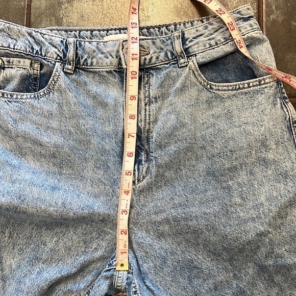 Dynamite High Waisted Wide Leg Raw Hem Light Wash Jeans size 28 - Picture 8 of 10